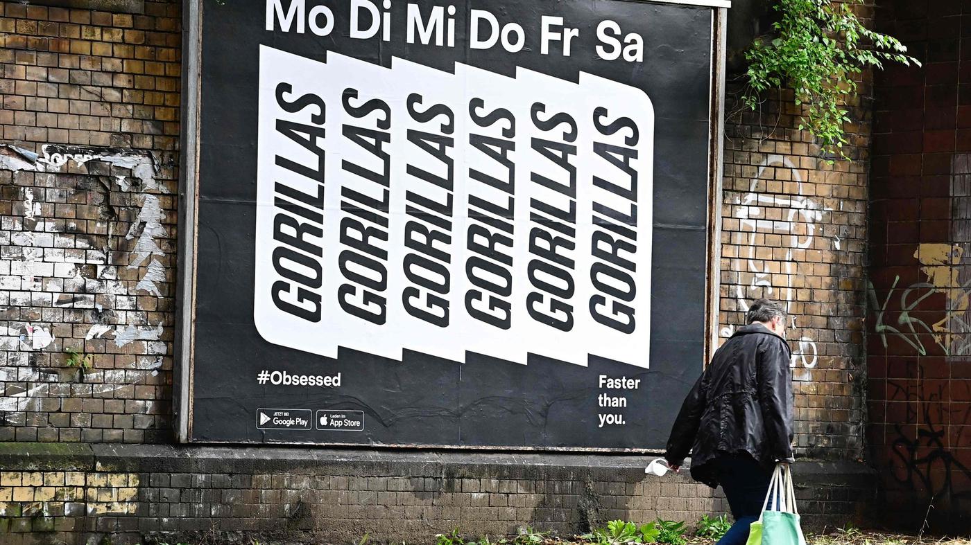 Gorillas billboard campaign in Berlin: repeated vertical GORILLAS wordmark, '#Obsessed' tagline