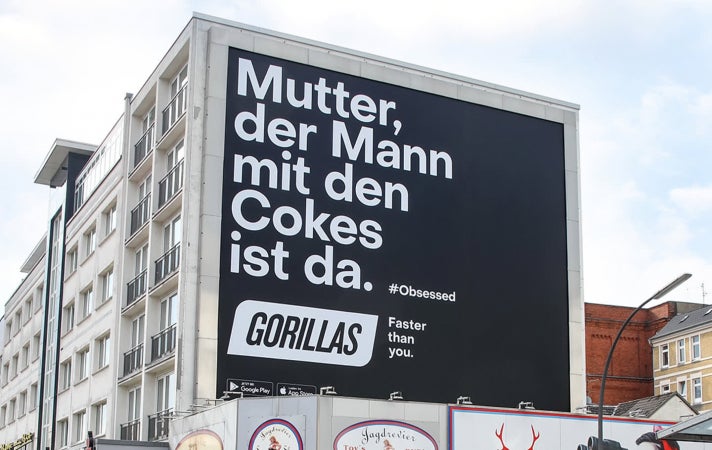 Gorillas 'Mutter, der Mann mit den Cokes ist da' billboard in Hamburg